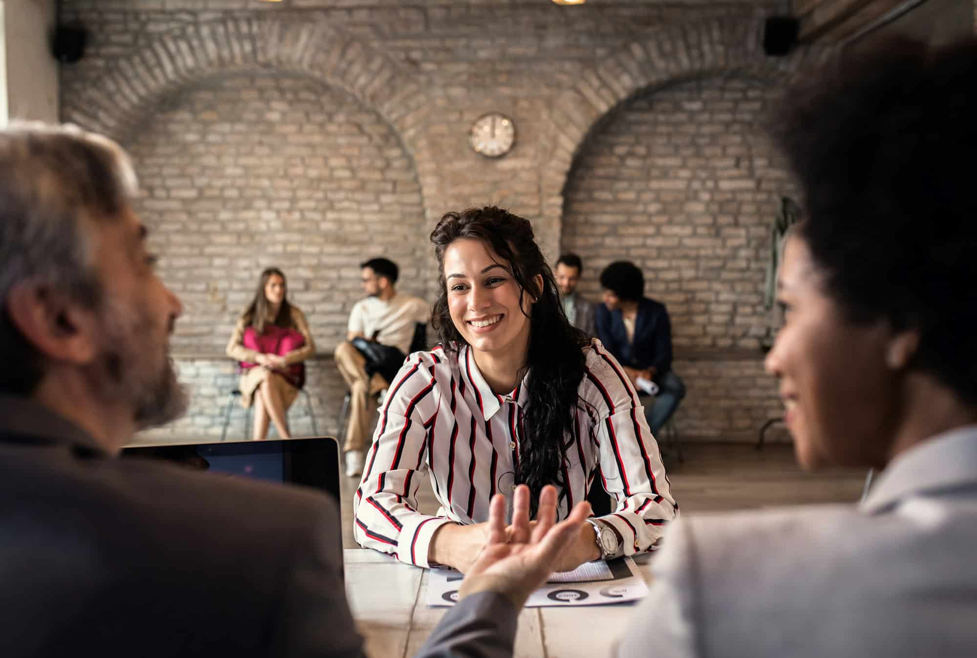 Réussir son premier jour de travail : conseils pour faire bonne impression.